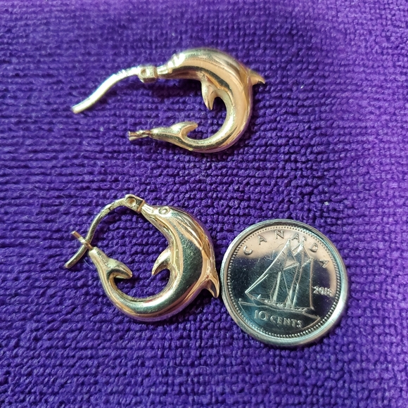 10k gold Large Dolphin hoop earrings - Picture 3 of 5